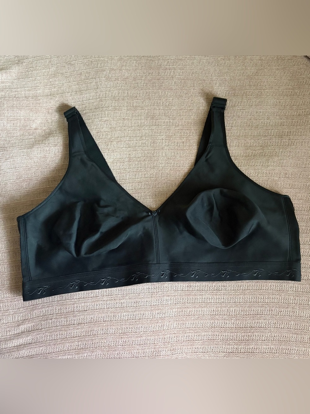 Cacique Black Seamless Wireless Bra